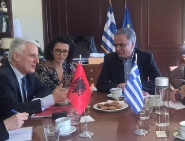 Π.Σκουρλέτης σε συνάντηση με τον Αλβανό υπ. Διασποράς: «Η Ελλάδα υποστηρίζει την πορεία της Αλβανίας προς την Ε.Ε»